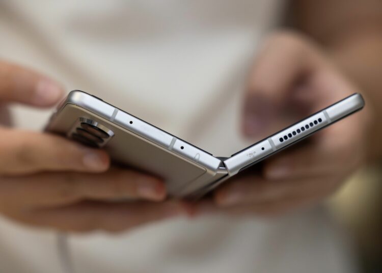 Estos son los dos últimos celulares plegables que llegarán en 2022