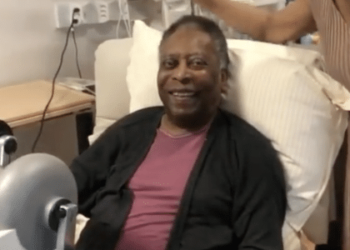 Pelé internado de nuevo en Sao Paulo para seguir tratamiento contra tumor