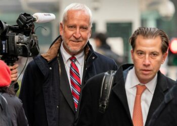 El expiloto de Jeffrey Epstein revela que Bill Clinton, Donald Trump y el príncipe Andrés viajaron con el multimillonario en su avión privado