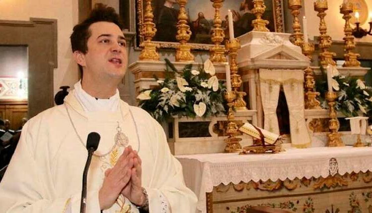 Condenan a 3 años de prisión al párroco italiano que robaba las donaciones de sus feligreses para hacer orgías gay con drogas