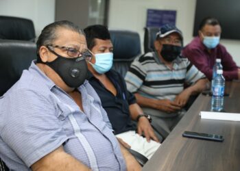 Multitudinaria marcha de trabajadores pide intervención del Ministro de Trabajo para que no se pierdan miles de empleos del proyecto Hacienda La Labor