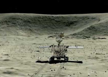 El ‘rover’ chino Yutu-2 detecta una «cabaña misteriosa» con forma de cubo en el horizonte de la cara oculta de la Luna