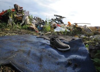 Fiscalía neerlandesa pide cadena perpetua para acusados de derribar avión MH17