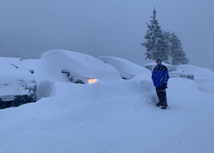 Al menos 5 muertos, apagones y miles de vuelos cancelados: la primera gran nevada de 2022 azota EE.UU.