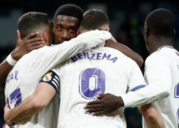 Real Madrid golea 4-1 al Valencia con dobletes de Benzema y Vinícius