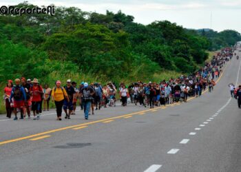 Cientos de nicaragüenses y hondureños parten en la primera caravana del año a EE. UU.