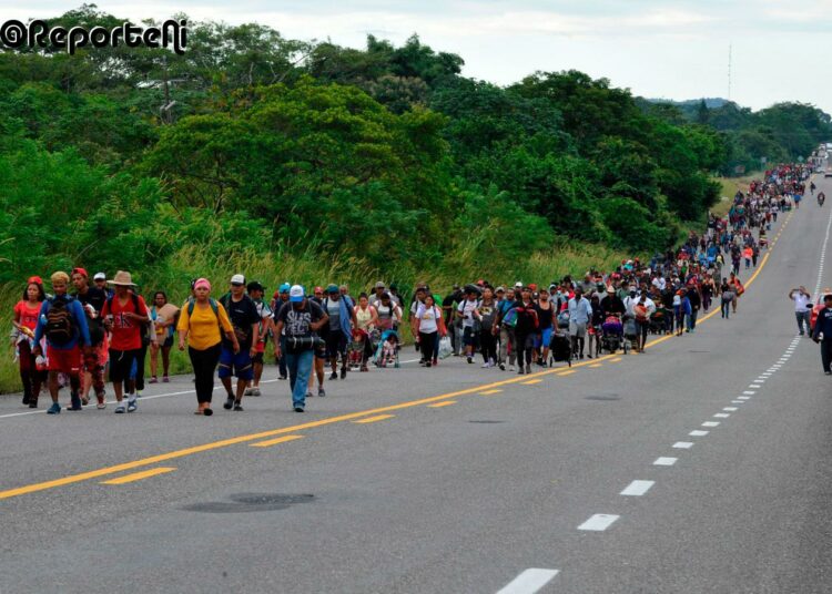 Cientos de nicaragüenses y hondureños parten en la primera caravana del año a EE. UU.