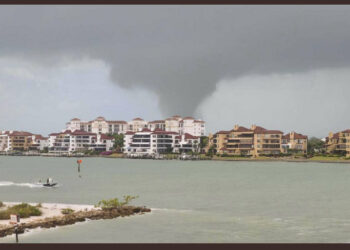 (VIDEO) Tornados destruyen decenas de casas y dejan a más de 15.000 personas sin electricidad en Florida