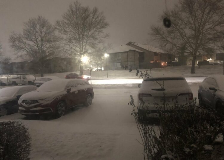 La fuerte tormenta de nieve y viento que golpea la costa este de EE.UU. obligó a millones a tener que refugiarse