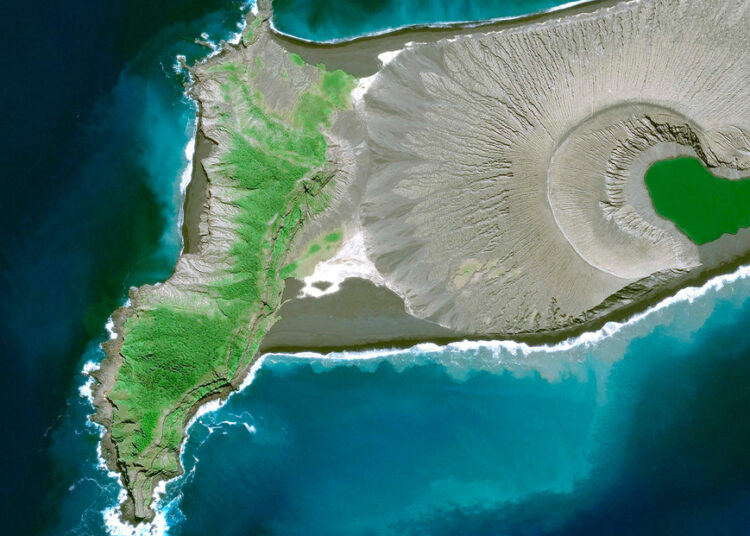Imágenes satelitales muestran cómo el océano se ‘traga’ la isla del volcán de Tonga