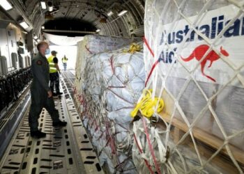 Despegan primeros aviones con ayuda humanitaria hacia Tonga