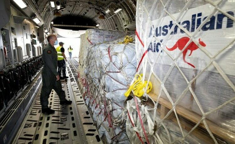 Despegan primeros aviones con ayuda humanitaria hacia Tonga