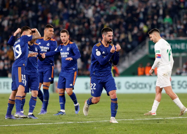 Real Madrid remonta y gana 2-1 en Elche para estar en cuartos de Copa del Rey