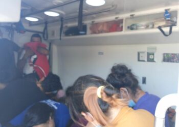 Hallan a 28 nicaragüenses hacinados en ambulancia pirata en el sur de México