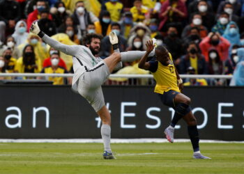 Ecuador y Brasil empataron 1-1 en Quito en un encuentro cargado de polémica por el arbitraje de Wilmar Roldán