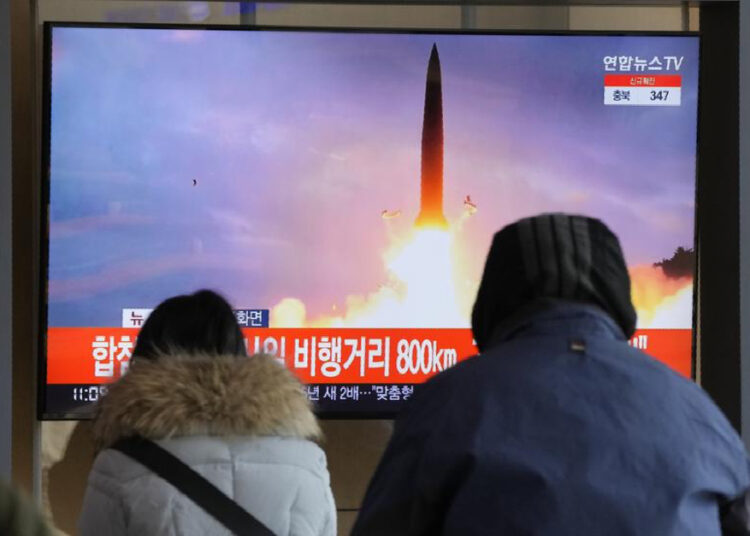 Militares surcoreanos afirman que la velocidad del misil balístico que lanzó Corea del Norte era 16 veces más rápida que la del sonido