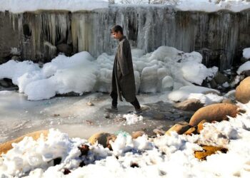 Una inusual ola de frío en Nueva Delhi golpea a los sin techo y causa más de 150 muertos en los últimos días