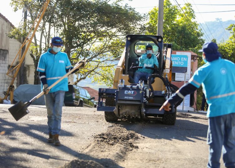 Plan Nacional de Bacheo en la capital arranca en Jardines de La Cima IV