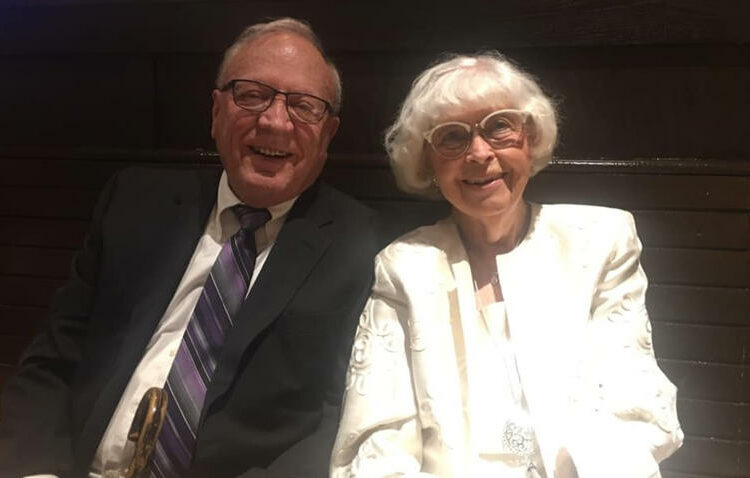 Abuelita cumple último deseo de su esposo: se casa con su mejor amigo a los 90 años