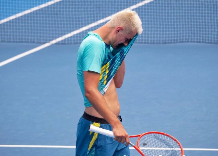 Alerta en el Australian Open: un jugador advirtió que podría tener coronavirus en pleno partido y se quejó por la falta de testeos