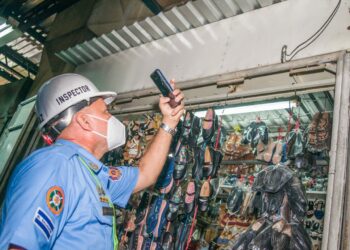 Bomberos realiza inspecciones en el Mercado Excuartel para prevenir incendios