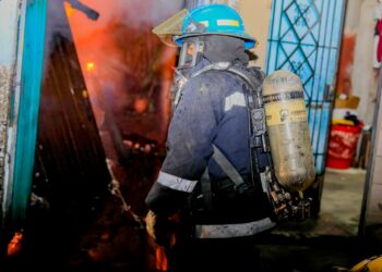 Bomberos sofocan incendio en una vivienda de Ayutuxtepeque