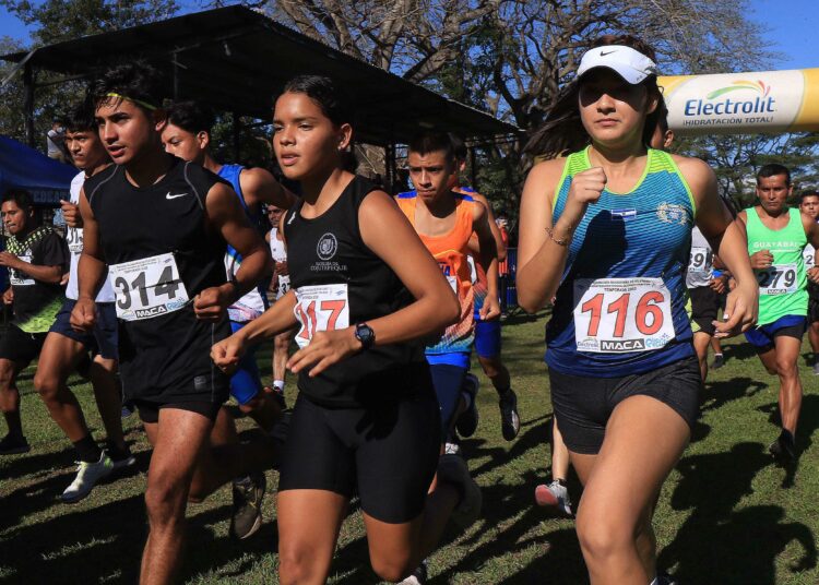 Melany Elías y Óscar Aldana se quedaron con el campeonato de campo traviesa