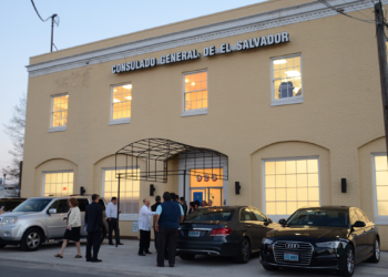 Asamblea aprueba creación de ley para la legalización de documentos a salvadoreños en el exterior