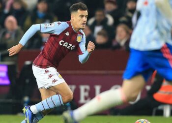 ¡El hombre del día! Coutinho 4 años después regresa a la Premier y en su debut consigue el empate para el Aston Villa frente al Man United