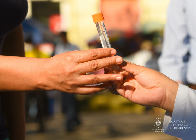 Gobierno realiza 1,500 pruebas PCR para la detección de COVID-19 en La Paz y Santa Ana