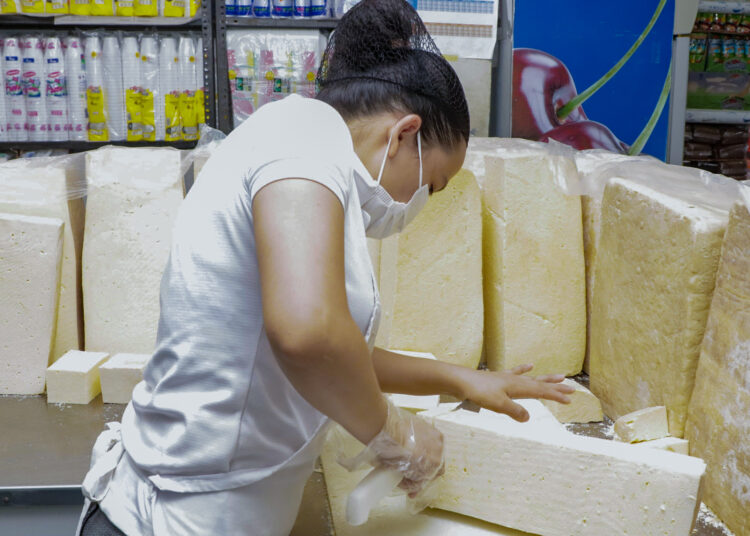 Defensoría y Agricultura mantienen controles para evitar abusos en los precios de los lácteos