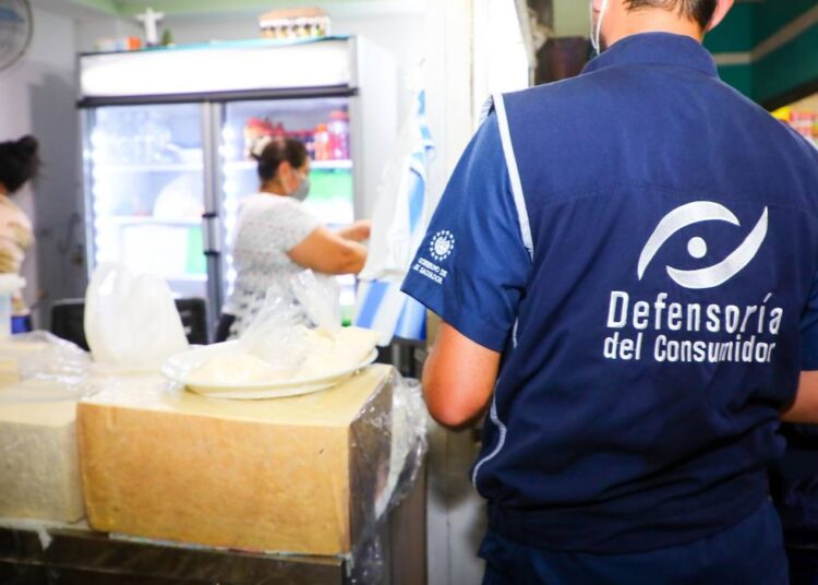 Defensoría multará a quienes incrementen precios de de lácteos