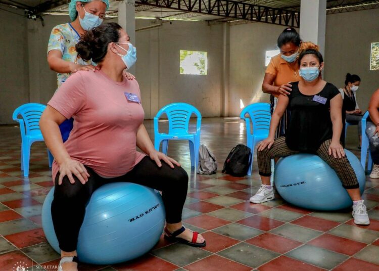 Desarrollan primera jornada de educación prenatal en Coatepeque, Santa Ana