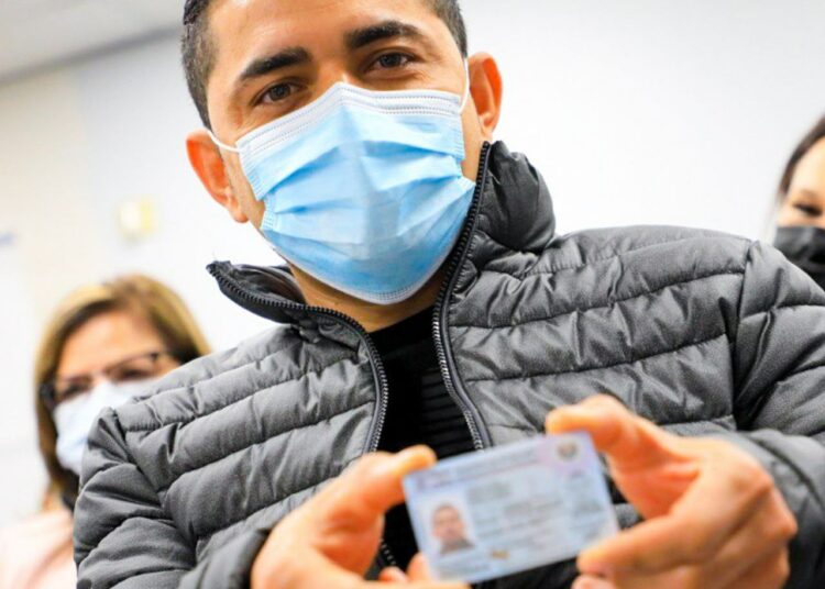 Dictamen favorable para reformar Ley Especial para la Emisión del DUI en el Extranjero