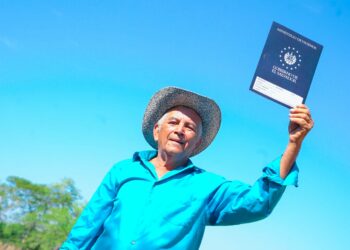 Ministerio de Vivienda entregó escrituras de propiedad a 66 familias en San Miguel