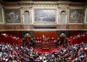 Francia aprobó el pase de vacunación: quienes no estén inmunizados no podrán acceder a restaurantes ni trenes