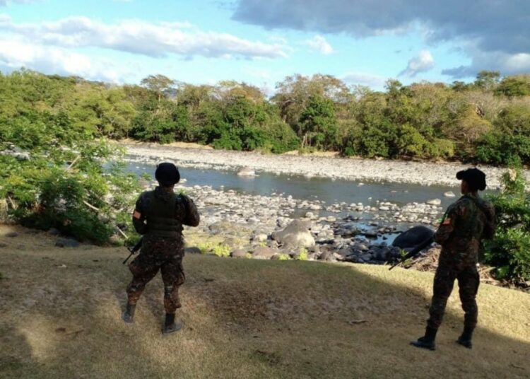 Fuerza Armada realiza controles preventivos para garantizar la seguridad de los salvadoreños