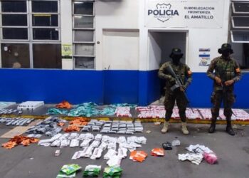 Sujetos abandonan cajas de medicamentos valoradas en más de $18,000 tras notar presencia militar