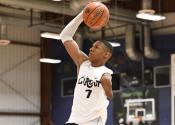 (VIDEOS) Perdió un brazo en un accidente, pero se convirtió en sensación del básquetbol de Estados Unidos y sueña con llegar a la NBA