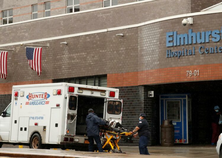 Nueva York ordenó a 40 hospitales suspender las cirugías no esenciales por el aumento de contagios de covid-19
