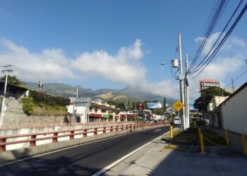 Cielo nublado y ambiente cálido para este lunes