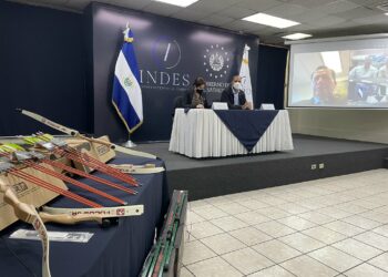 Federación Salvadoreña de Tiro con Arco recibe donativo de equipo gracias a gestiones gubernamentales