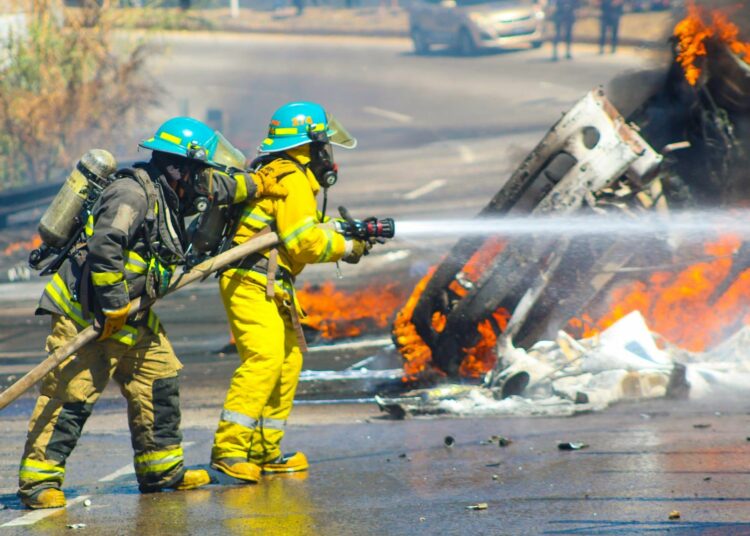Muere conductor de pipa que transportaba combustible al accidentarse sobre la carretera Troncal del Norte