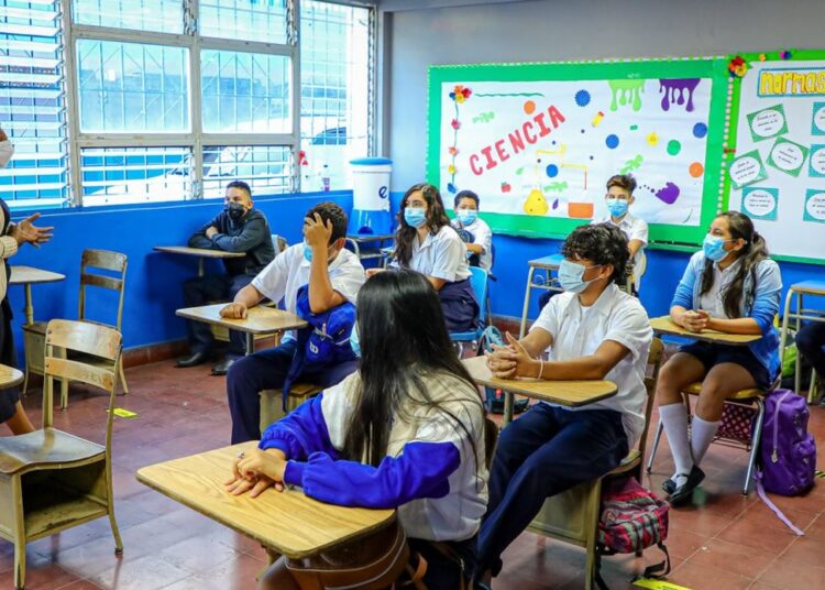 Arrancan las clases semipresenciales en El Salvador