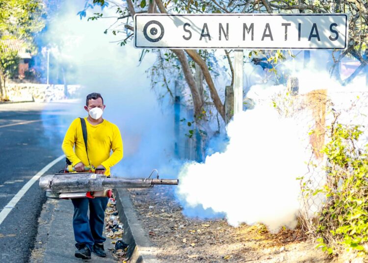 Gobierno desarrolla megajornada de fumigación en La Libertad