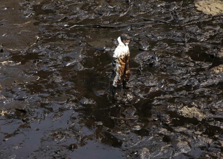 Derrame de petróleo: Gobierno peruano declara emergencia ambiental por 90 días en zonas afectadas
