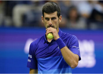 Djokovic asegura que fue un “fallo” de su equipo los errores en su visado y trata de evitar su deportación de Australia