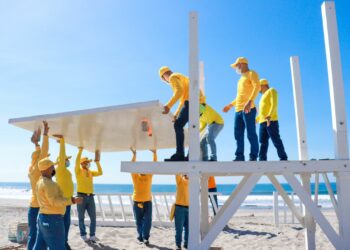 Privados de libertad elaboran estaciones para salvavidas en playas de La Libertad