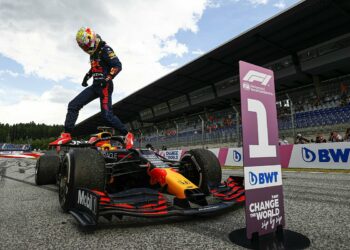 Verstappen y Checo invitan al lanzamiento de su nuevo auto R18