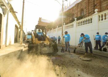 Dirección de Obras Municipales continúa Plan Nacional de Bacheo en Santa Ana